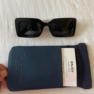 NWT Le Specs Oh damn black sunnies!